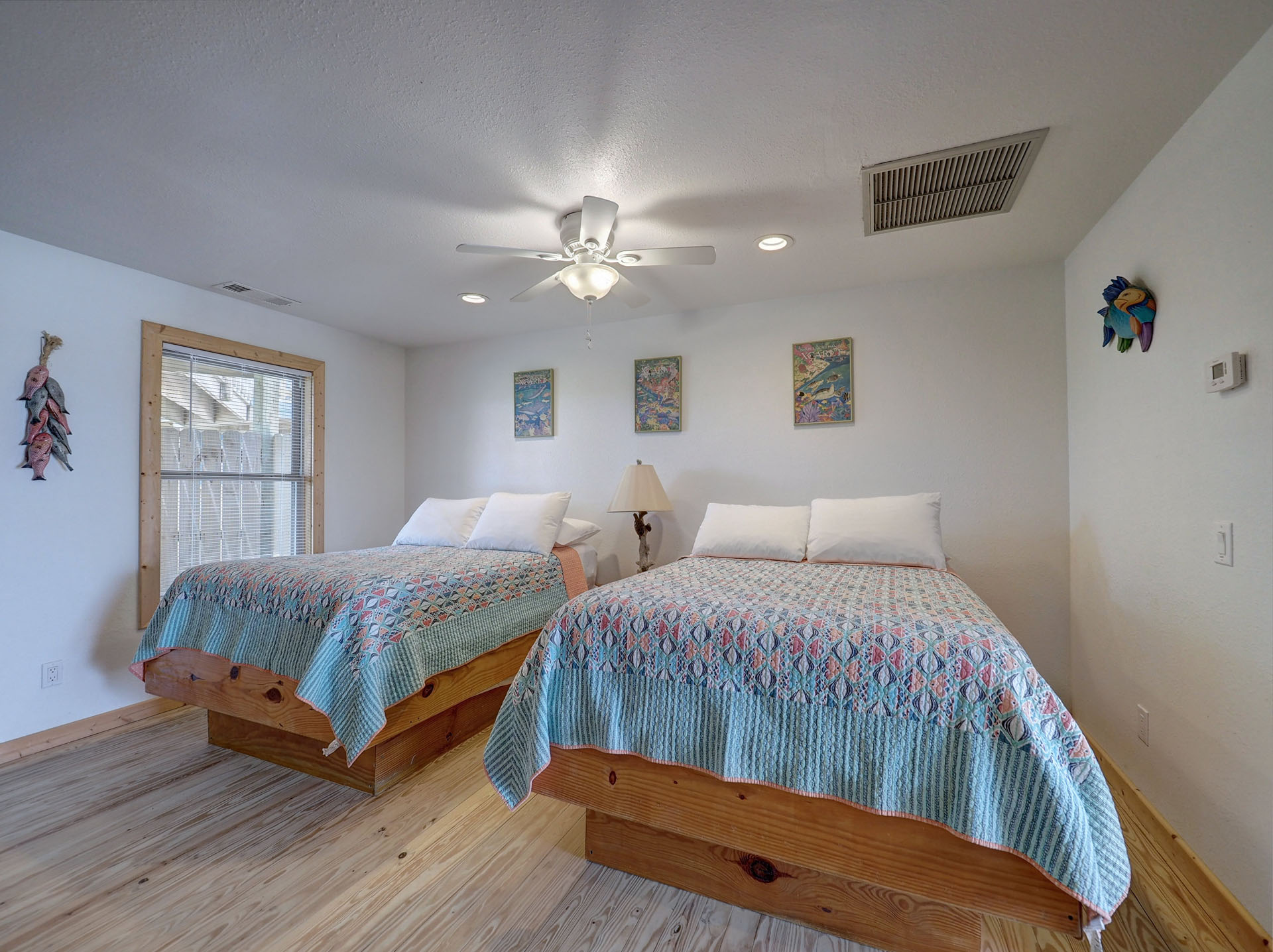 Bedroom with 2 beds