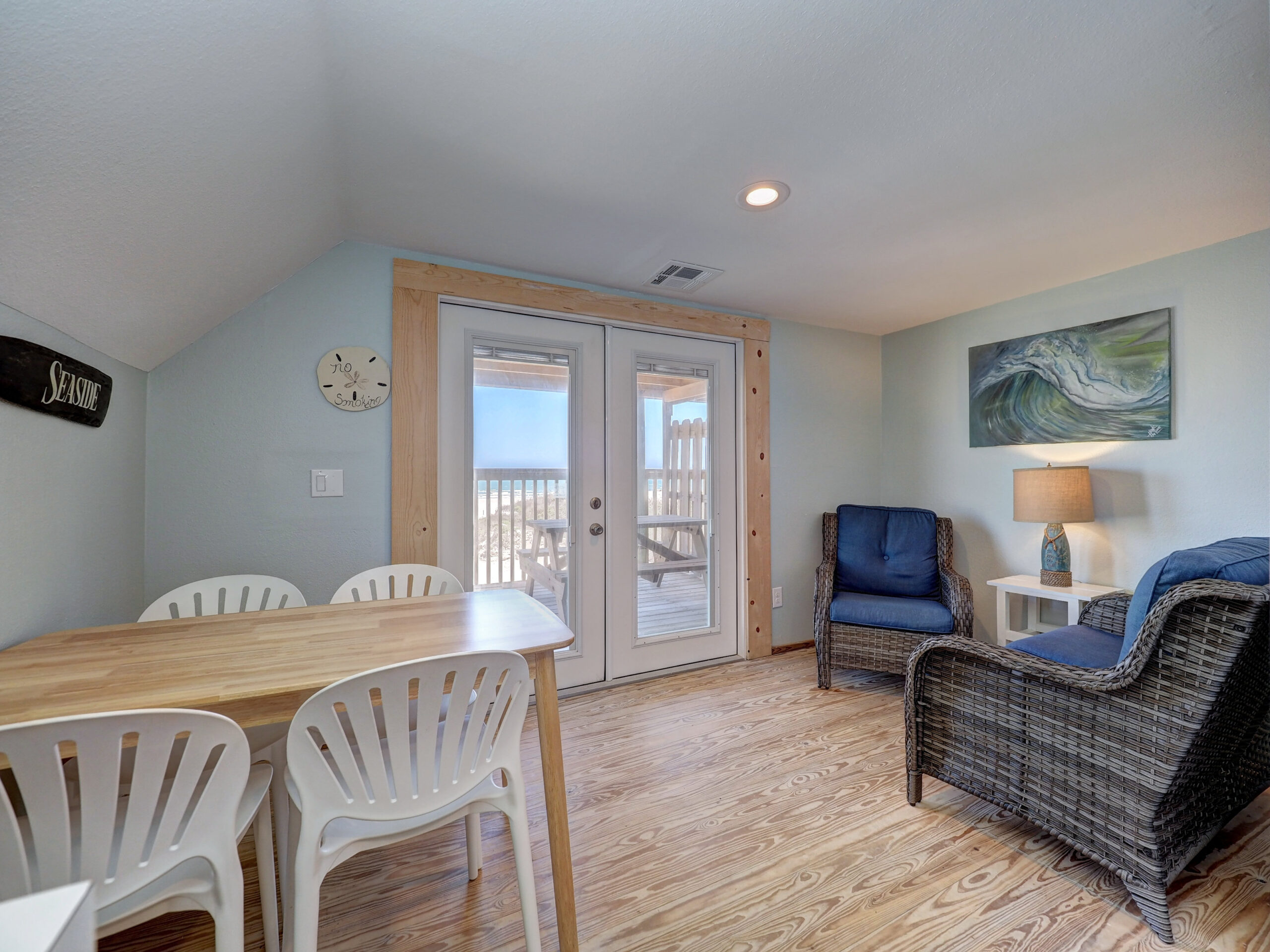 Surf's Up - Sitting Area