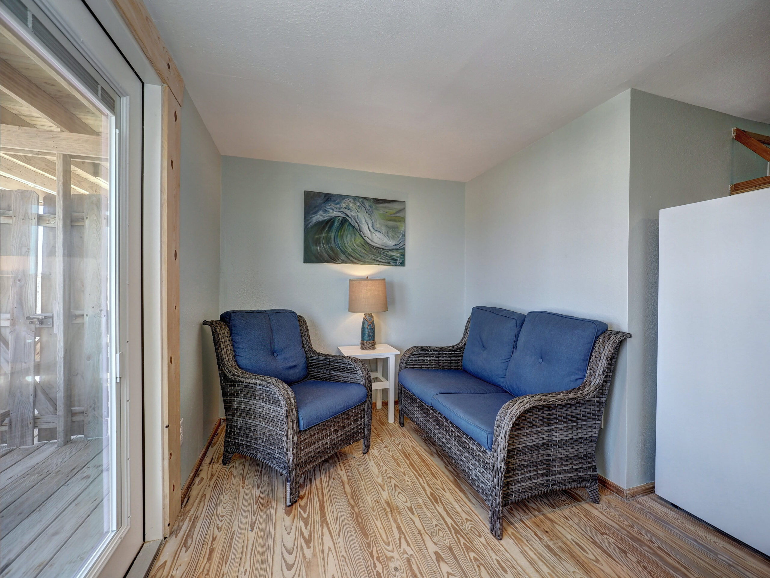 Surf's Up - Sitting Area